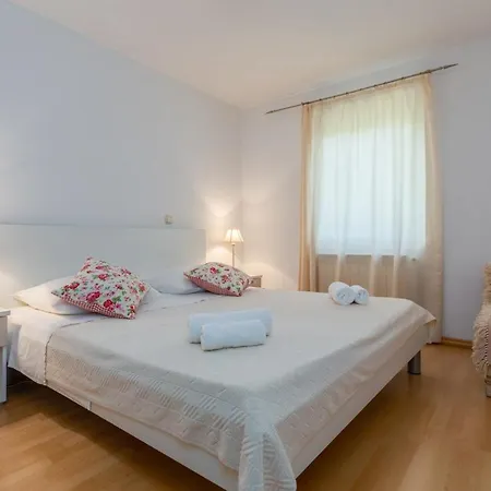 Apartman In Kaldanija/istrien 12040 *