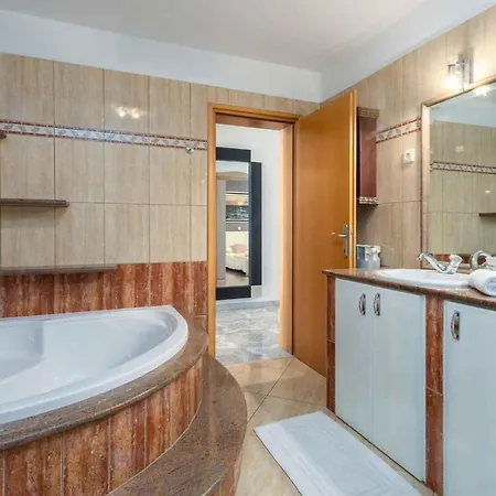 Apartman In Kaldanija/istrien 12040 *